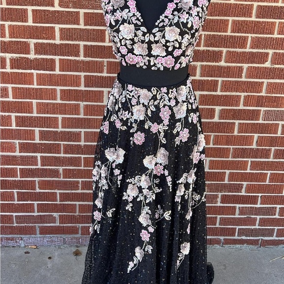 Primavera Couture Dresses & Skirts - Black and Flowered Primavera size 2